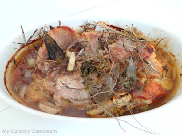 Rouelle de porc au thym, romarin, sauge et miel