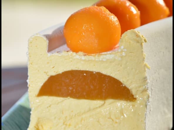 Entremet demi-lune mangue fruits de la passion