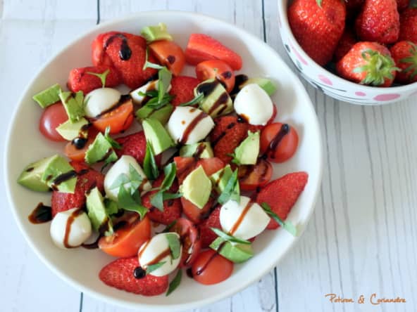 Salade printanière à l’avocat et aux fraises