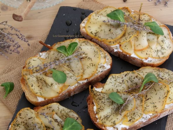 Bruschetta chèvre - poire - thym