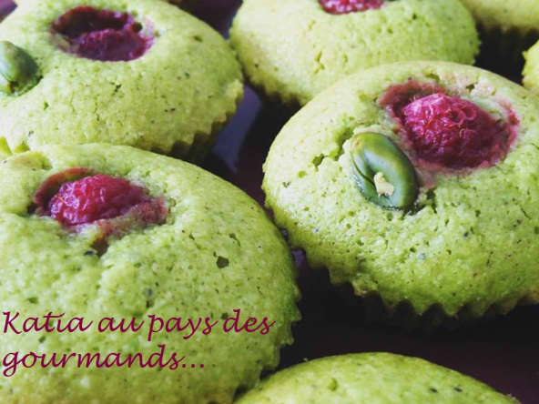 Financiers à la pistache et framboise