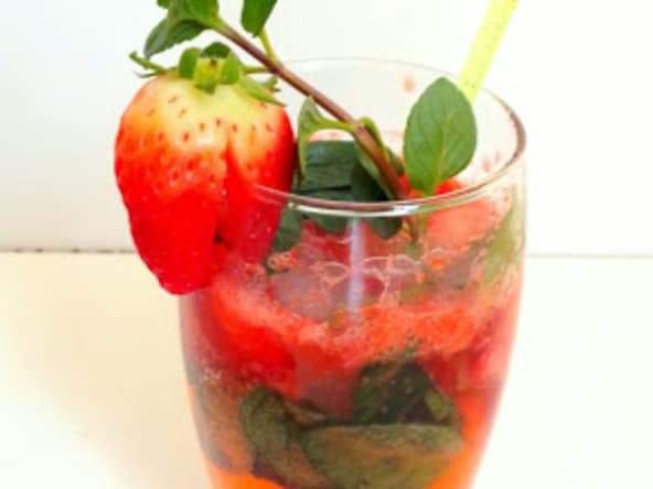 Virgin mojito à la fraise (sans alcool)