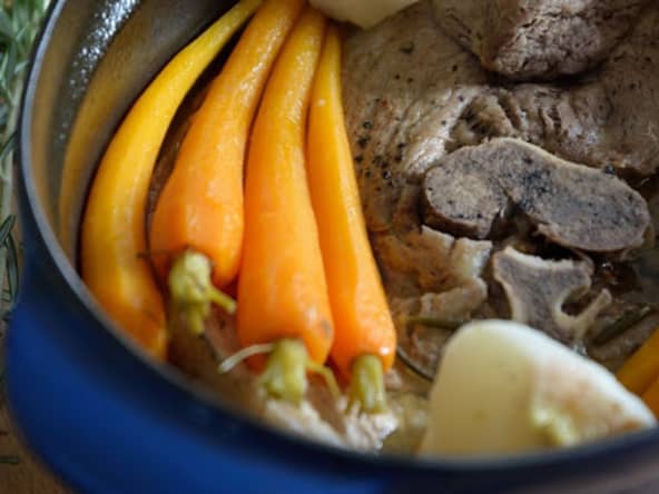 Rouelle de porc aux carottes et navets nouveaux