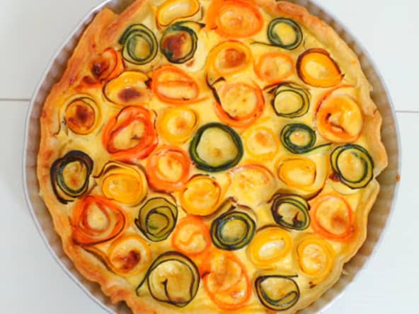 Tarte rose de légumes à la moutarde et au vieux cheddar