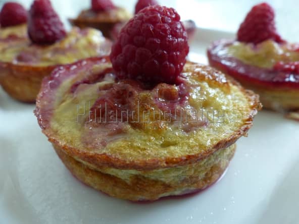 Muffins express à la banane et aux framboises