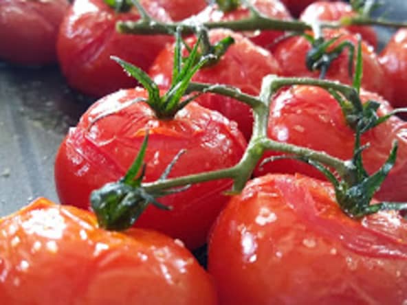 Tomates cerises sur grappe semi - confites