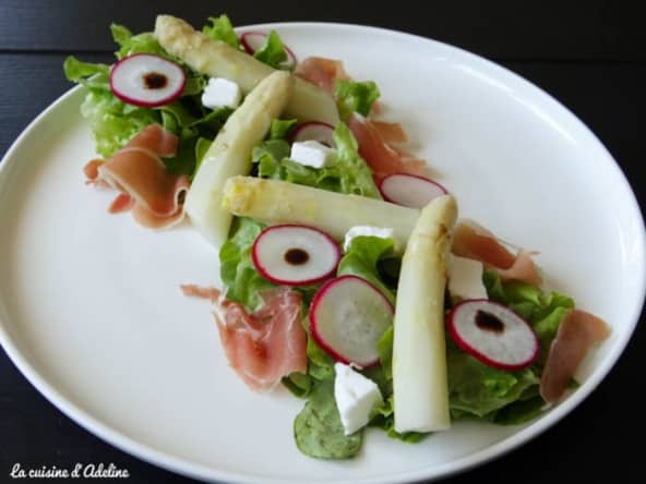 Salade d'asperges, jambon cru et chèvre frais
