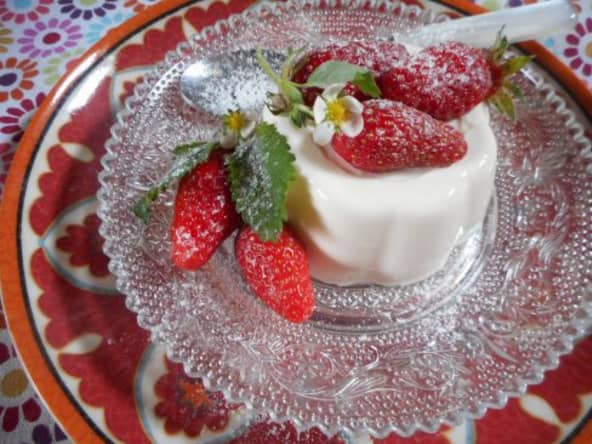 Panna cotta au yaourt de brebis et aux fraises