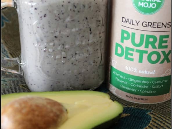 Smoothie banane myrtille avocat lait de cajou