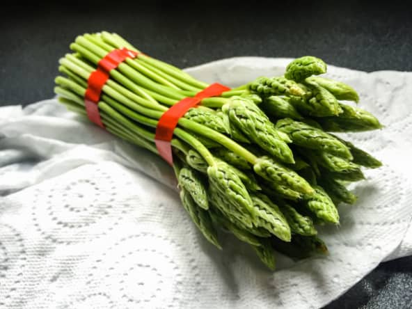 Asperges sauvages en brouillade