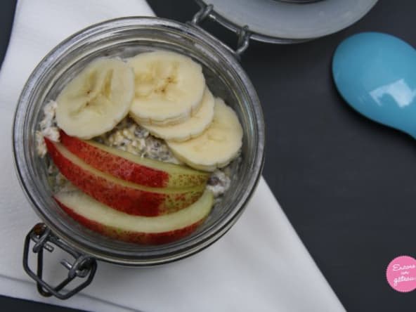 Chia pudding au miel et aux fruits : un petit déjeuner plein d'énergie