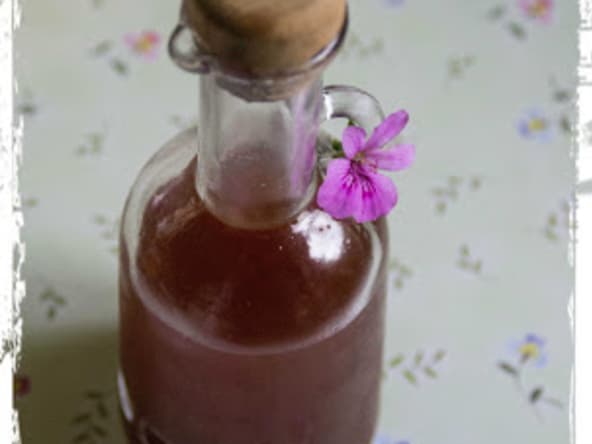 Vinaigre de fraises et géranium à ma façon