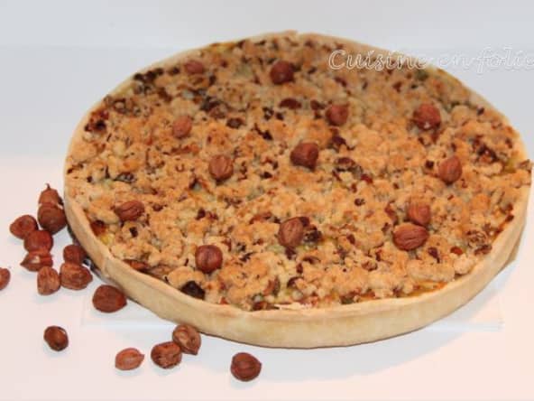 Tarte aux poireaux et fromage de chèvre, crumble aux noisettes