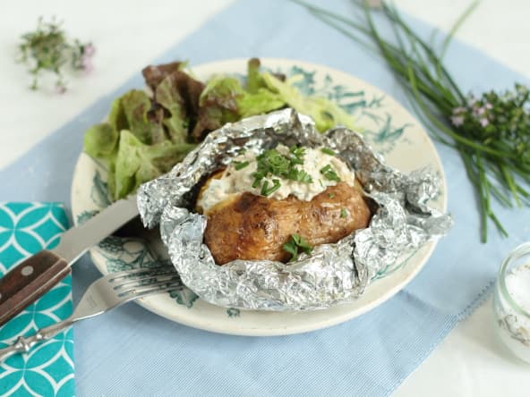 Baked potatoes et crème aux herbes