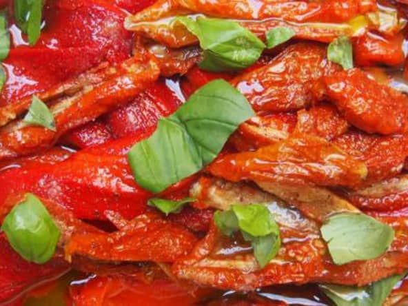 Poivrons grillés et tomates séchées marinés à l’huile d’olive