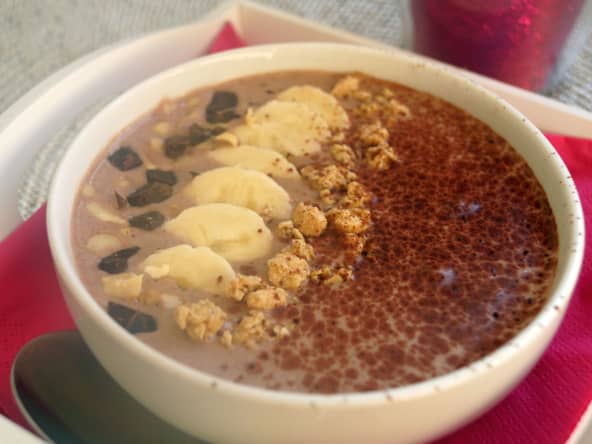 smoothie bowl au beurre de cacahuète, à la banane et au cacao