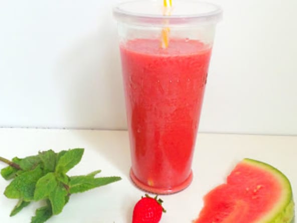 Smoothie fraises, pastèque et menthe