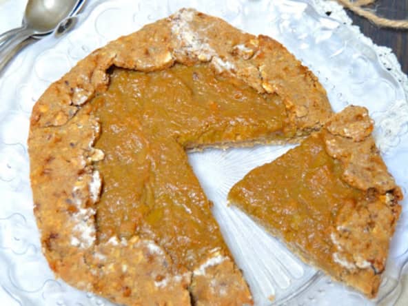 Tarte rustique à la rhubarbe et sarrasin