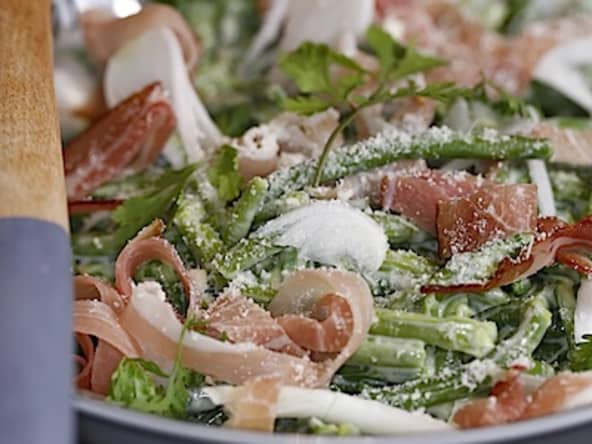 Haricots verts façon carbonara au jambon de pays : un délicieux plat complet
