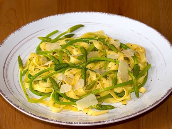 Fettuccines aux ornithogales à l’ail des ours