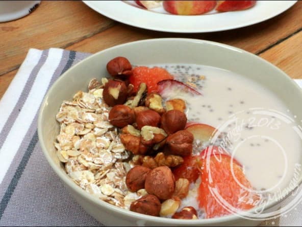 Muesli aux graines de chia et lait de noisette