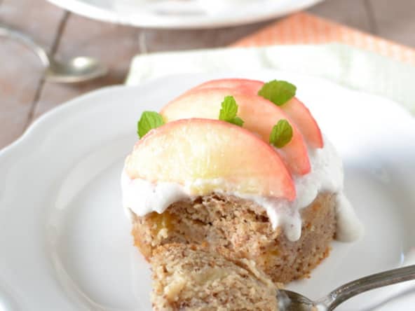 Petits gâteaux aux pêches blanches et crème coco