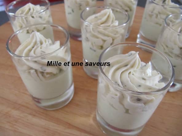 Verrine à la mousse de concombre et sa chantilly tartare