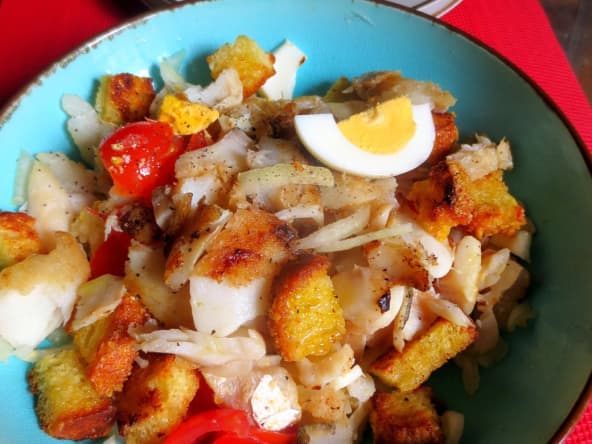 Salade de morue et pain de maïs