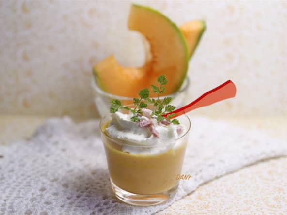 Cappuccino de melon au chèvre et au lard