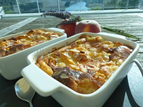 Flognarde aux pêches et aux amandes
