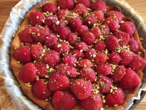 Tarte aux fraises, crème d'amandes et pistaches