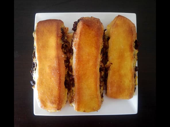 Brioches suisses fourrées de crème pâtissière et de pépites de chocolat.