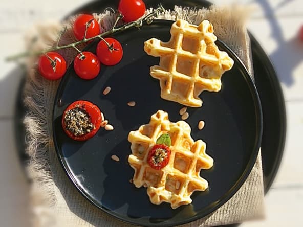 Gaufre courgette, parmesan et tomate farcie au pesto