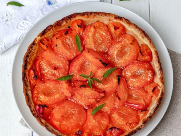 Tarte aux abricots, amandes et verveine