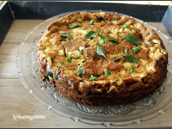 Quiche sans pâte au fromage scamorza, aux courgettes et au basilic