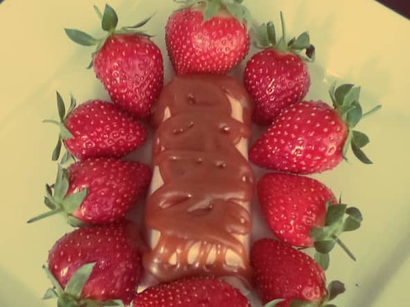 Kulfis indiens aux fraises parfumés à la pistache