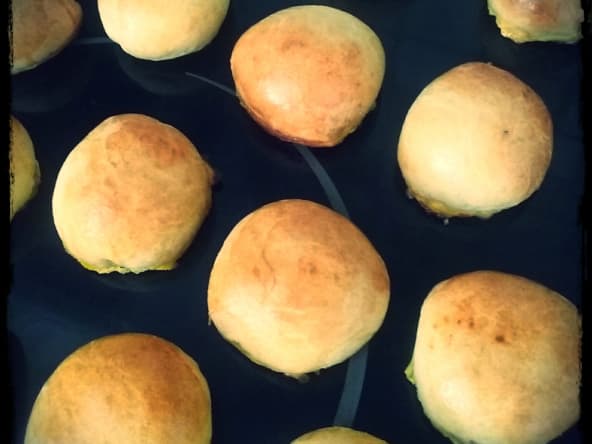 Petites brioches russes farcies à la viande de boeuf hachée