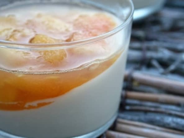 Panna cotta Bio et sa gelée de pêches