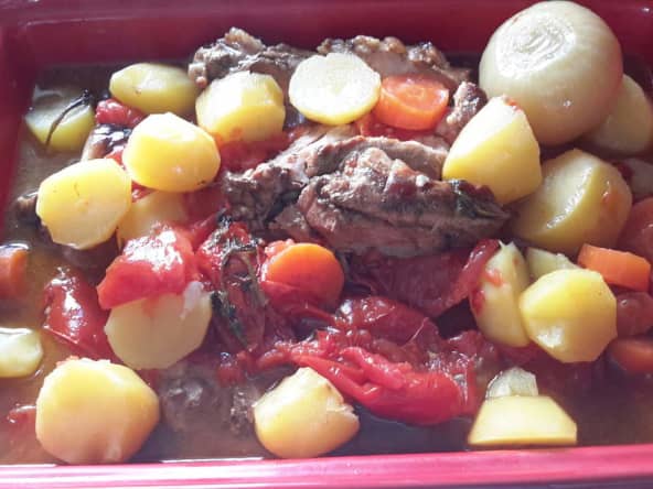Gigot de sept heures et sa farandole de petits légumes