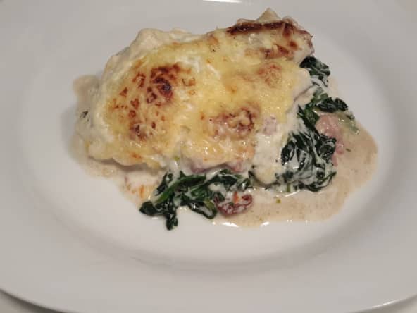 Gratin épinards ravioles tomates et noix