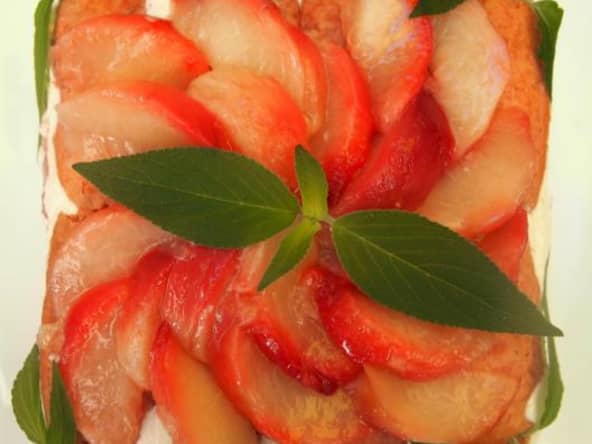 Charlotte aux pêches blanches