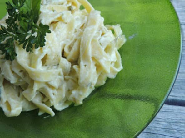 Tagliatelles a la feta et aux herbes