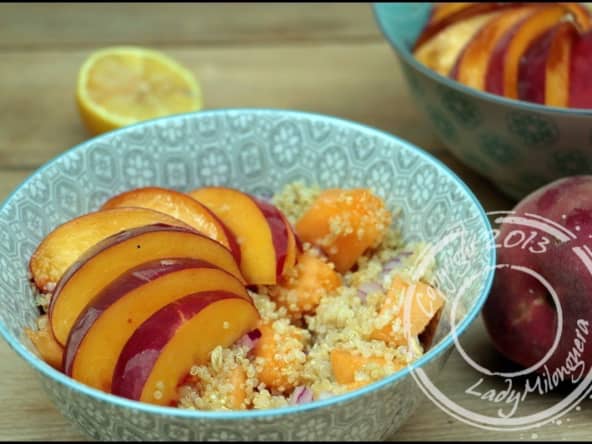 Salade de quinoa à la nectarine, melon et basilic