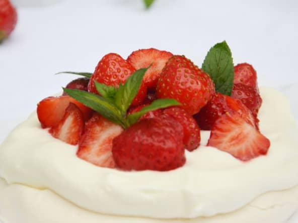 Pavlova d'été fraises et menthe