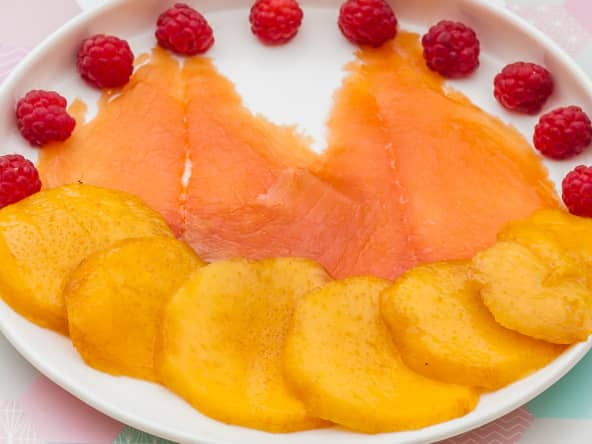 Salade de nectarines à la truite fumée et aux framboises