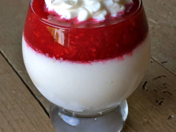 Parfait glacé aux pêches et framboises