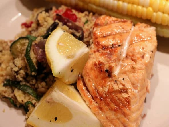 Saumon grillé aux courgettes, arôme citron