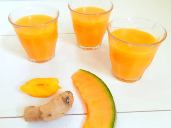 Smoothie pêche jaune, melon et gingembre