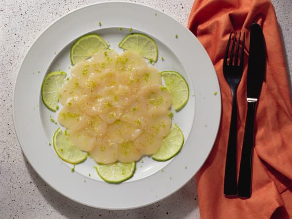 Assiette de carpaccio de Saint Jacques au citron vert 