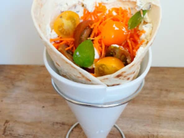 Wrap de crudités au fromage frais et à la mozzarella